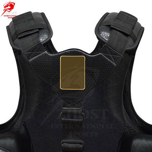 Protector de Pecho Ajustable de Alto Rendimiento con Acolchado Cómodo y Material Transpirable para Entrenamiento - Product Image 6