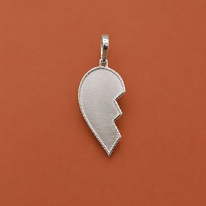 Pendentif personnalisé en argent S925 style hip-hop, serti de moissanite VVS, en forme de cœur brisé avec photo - Product Image 4