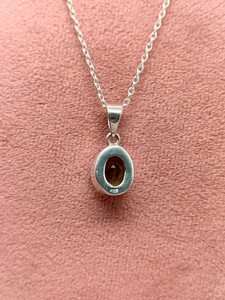 Pendentif Céleste en Quartz avec Chaîne, Collier Élégant en Cristal et Pierre Précieuse, Bijou Cadeau pour Femme, Design Unique et Intemporel - Product Image 6