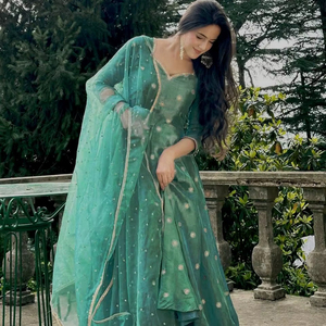 Nouveau Salwar Kameez de créateur pour femme, en soie Simmar lourde, broderie de sequins de 5 mm, moderne, séchage rapide, coupe régulière, pour soirée numérique - Product Image 1