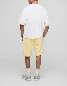 Ensemble t-shirt blanc à col rond pour homme avec bordure jaune et short jaune, vêtements décontractés d'été, tissu tricoté 100% coton - Product Image 3