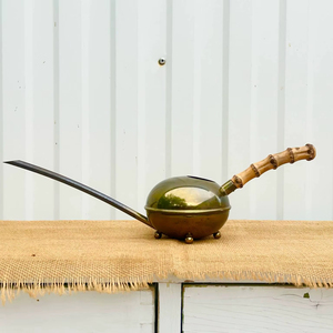 Regadera Antigua de Boquilla Larga con Asas de Bambú, Regalo Perfecto para Amantes de las Plantas y Entusiastas del Jardín, Venta al por Mayor desde India - Product Image 1