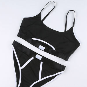 Ensemble deux pièces pour femme : Crop top noir uni à col rond, bretelles spaghetti et découpes, et culotte taille haute assortie – Vêtements OEM ODM en gros - Product Image 4