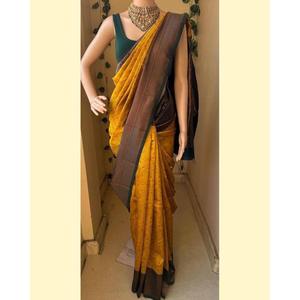 ผ้าส่าหรีงานทอผ้าไหมลายลิ้นจี่สีเหลืองสวยงาม - Product Image 1