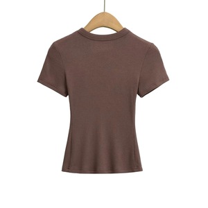 Camiseta de yoga para mujer, de manga corta, cuello redondo, corte ajustado, de secado rápido, con logotipo bordado personalizado, precio de fábrica de Bangladesh y China. - Product Image 6