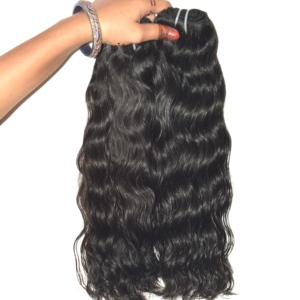 Extensiones de Cabello Humano Remy Indio con Ondas Suaves, Textura Ondulada Fluida, Color Negro Natural, Trama Sólida con Puntas Intactas, Tejido a Máquina - Product Image 4