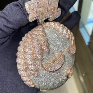 Colgante de Lujo de Plata 925 Bicolor con Diseño 3D de Dibujos Animados Personalizado, Totalmente Engastado con Moissanita, Certificado, Estilo Hip Hop Rapper, Joyería - Product Image 2