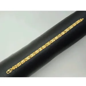 Bracelet pour homme en or 22 carats à maillons géométriques, panneaux rectangulaires texturés élégants avec accents polis, bijou de poignet audacieux et luxueux - Product Image 2