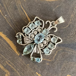 Colgante de Mariposa con Múltiples Piedras Preciosas de Diseño Unisex, Elaborado en Plata 925, para Uso Diario y en Cualquier Ocasión - Product Image 2