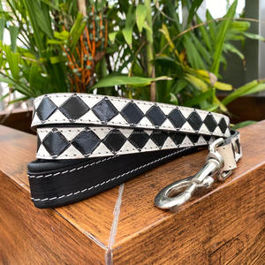Correa de perro de cuero genuino Premium con patrón de tablero de ajedrez Correa de lujo elegante y duradera con mango cómodo para cachorros - Product Image 6