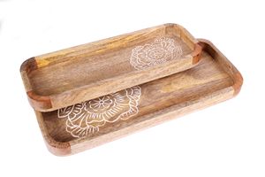 Plateau de service rectangulaire en bois avec porte-verre, design minimaliste fait main, assiette en bois massif - Product Image 4