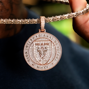 Pendentif de luxe en or rose Miami Crest Iced Out avec moissanite VVS, bijoux hip-hop sur chaîne tennis en diamant - Product Image 3