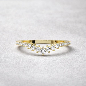 Anillo de compromiso minimalista de media eternidad con diamante natural de corte redondo de 0.27 ct para mujer, banda de oro amarillo macizo de 14K de 1.50 mm - Product Image 1