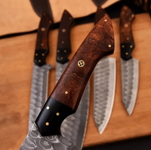 Ensemble de couteaux de chef écologiques en acier Damas fait main, 5 pièces, avec étui en cuir véritable et outil d'affûtage pour le pain - Product Image 2