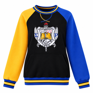 เสื้อสเวตเชิ้ตคอกลม Sigma Gamma Rho สีดำ แขนเสื้อแบบเชนิลล์ พร้อมกระเป๋าจิงโจ้ สีน้ำเงินรอยัล แขนเสื้อแบบแร็กแลนสีทอง - Product Image 3