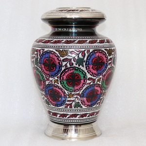 Urnas de Cremación de Latón de Primera Calidad, Grabadas a Mano, para Cenizas Humanas, Urna de Latón Personalizada, Urnas de Latón Hechas a Mano para Cenizas de Adultos, Venta al por Mayor - Product Image 1