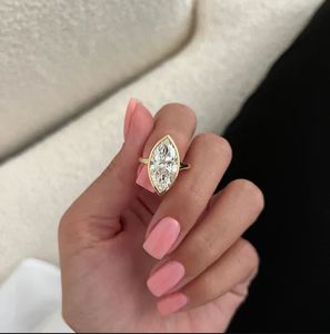 Anillo de Compromiso y Boda de Lujo con Diamante Cultivado en Laboratorio de Corte Marquesa de 4 Quilates, Engaste en Bisel, Chapado en Oro de 14K, para Unisex/Niños/Mujeres/Hombres - Product Image 1