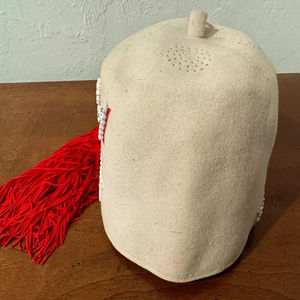 Sombrero Fez Vintage Impermeable, Suave, Blanco con Borlas Rojas Bordadas, Sombrero Masónico de Alta Calidad, Personalizado, Superventas - Product Image 2