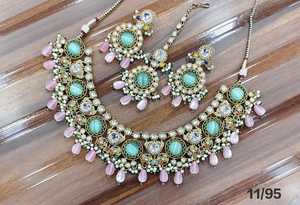 Conjunto de collar Kundan chapado en oro antiguo de lujo con cuentas de rubí verde menta, aretes, Maang Tikka, conjunto de joyería nupcial para boda - Product Image 3