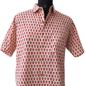 Camisa de algodón estampada a mano con diseño de melocotón |   Camisa de Manga Corta Unisex con Botones |   Camisa Artesanal Hecha a Mano - Product Image 1