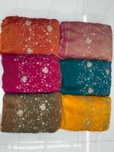 Tissu Fandy moderne de 44 pouces, texture élégante, tombé fluide, aspect poli, matériau haut de gamme pour vêtements et robes de fête - Product Image 3