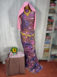 Vestido de Novia de Tela de Terciopelo de Seda con Brillo Dorado Intrincado, Jacquard Floral, Estilo Somalí Maqbal Dirac, Lujoso y con Encanto Discreto - Product Image 2