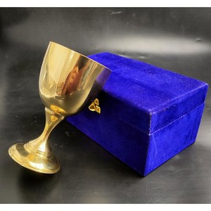 Copa de Vino Elegante Hecha a Mano en Latón con Borde Dorado en Forma de Campana, Muy Solicitada, Ideal para Regalos - Product Image 1
