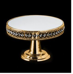 Support de présentation moderne en or avec plateau blanc épuré et bordure incrustée de strass étincelants, disponible à prix de gros. - Product Image 1