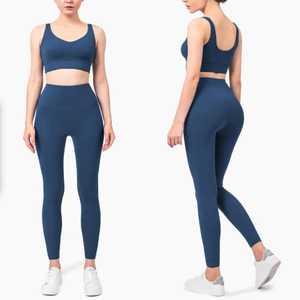 Conjunto de Yoga para Mujer, Diseño Único, Fabricación Pakistaní, para Uso en Exteriores, Hecho de Poliéster - Product Image 1