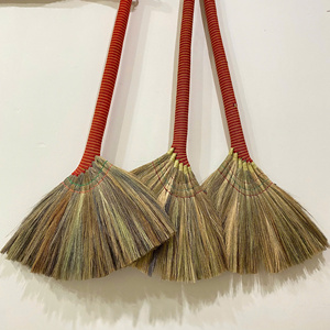 Balais en herbe naturelle en gros – Balai en paille vietnamienne robuste – Balai écologique doux avec long manche – Vente en gros - Product Image 4