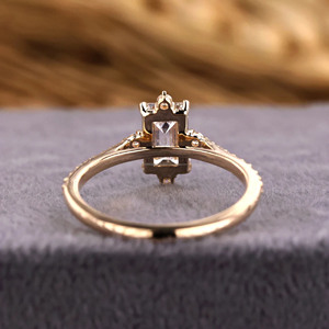 Anillo de aniversario de compromiso de diamante cultivado en laboratorio con corte esmeralda certificado IGI, anillo de propuesta único, juego de pavé para esposa, Idea de regalo perfecta - Product Image 5