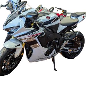 Moto sportive à essence CBR1000RR 2026 d'occasion authentique, 1000 cm³, refroidissement liquide, quatre cylindres en ligne, quatre temps, pour la course - Product Image 1
