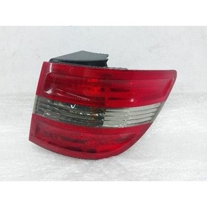 Feu arrière droit d'occasion classe B A1698200377 - Product Image 1