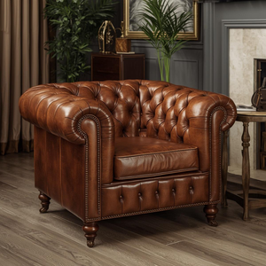 Sillón Clásico de Cuero Marrón con Brazos Enrollados y Detalles de Tachuelas, Silla de Estilo Vintage para Sala de Estar u Oficina - Product Image 1