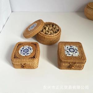 Caja de almacenamiento cuadrada de ratán con flor de cerámica, cesta para joyas de excelente calidad. - Product Image 2