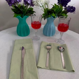 Serviettes de table en coton uni faites à la main, minimalistes, 16x16 pouces, réutilisables et écologiques pour la décoration de mariage moderne - Product Image 5