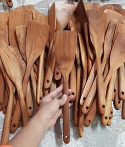 Spatule de cuisine en bois, ustensile 100% écologique fabriqué en bois de teck, le bois le plus durable fabriqué en Thaïlande - Product Image 1
