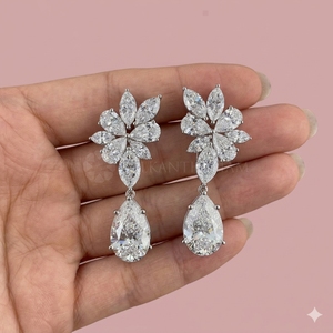 Boucles d'oreilles élégantes en diamants taillés poire et marquise, bijoux fins pour femmes, provenant d'un fournisseur et fabricant indien. - Product Image 1