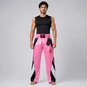Pantalon de kick-boxing haut de gamme, conçu avec un tissu résistant offrant un confort respirant et des mouvements libres lors de chaque séance. - Product Image 1