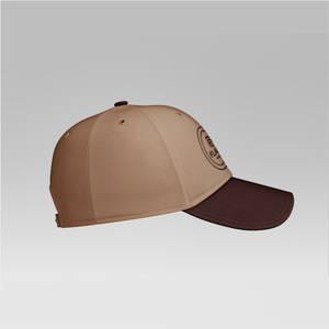 Casquette de baseball bicolore premium – Beige et bordeaux, chapeau de sport ajustable avec logo brodé - Product Image 2