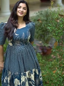 ชุดเดรสสไตล์วินเทจลำลองพิมพ์ลายดอกไม้ รุ่นใหม่ประจำฤดูร้อนปี 2026 จาก AARYA ทรงหลวม ความยาวระดับกลางน่อง/เข่า คอทรงโอ แขนยาวถึงข้อศอก สำหรับผู้หญิง - Product Image 4