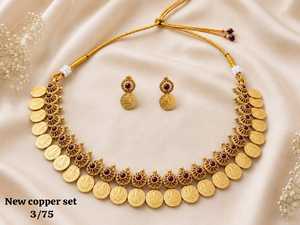 Parure de bijoux de mariage et de fiançailles traditionnelle pour femme, plaquée or, avec collier et boucles d'oreilles en zircon, motif pièce de monnaie antique dorée de qualité supérieure - Product Image 3