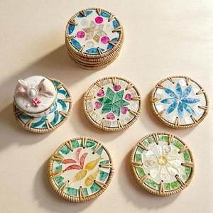 Ensemble de sous-verres ronds en rotin et nacre de luxe avec support en rotin, sous-verres élégants faits à la main pour le salon ou comme cadeau - Product Image 2