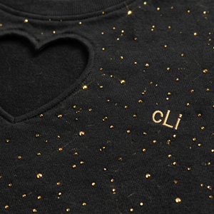 Blusa Corta Personalizada con Pedrería y Abertura en Forma de Corazón para Mujer, Camisa Oversize de Algodón Pesado con Detalles de Bordado Dorado, ODM - Product Image 4