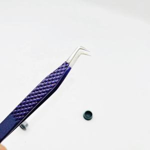 Pince à cils personnalisée violet de type L, poignée en diamant, acier durable pointu poli à 90 degrés avec revêtement de logo de couleur - Product Image 4