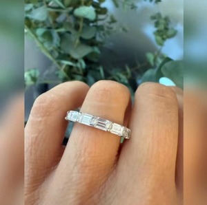 Bague en diamant de laboratoire taille émeraude de luxe en or 9K, 14K et 18K pour femme, idéale pour les fiançailles, les mariages et les cadeaux d'anniversaire - Product Image 6