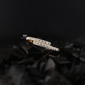 Anillo de oro de 10 quilates de diseño moderno y calidad estándar para mujer, joyería de compromiso a precio de mayorista desde India. - Product Image 1