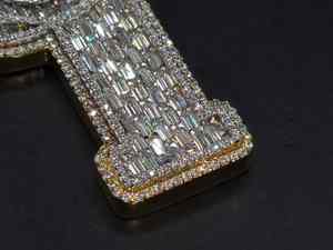 Collar con Colgante de Letra T Personalizado, Chapado en Oro sobre Plata, con Diseño de Puño Elevado y Diamantes de Moissanita, Pieza Destacada - Product Image 3