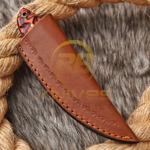 Cuchillo de Caza de Damasco Hecho a Mano de Lujo con Mango de Madera de Olivo y Funda de Cuero, Regalo para Cazadores y Coleccionistas - Product Image 3