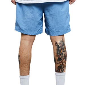 Shorts de sport pour homme en polyester uni, taille mi-haute, avec cordon de serrage, décontractés, séchage rapide - Product Image 3